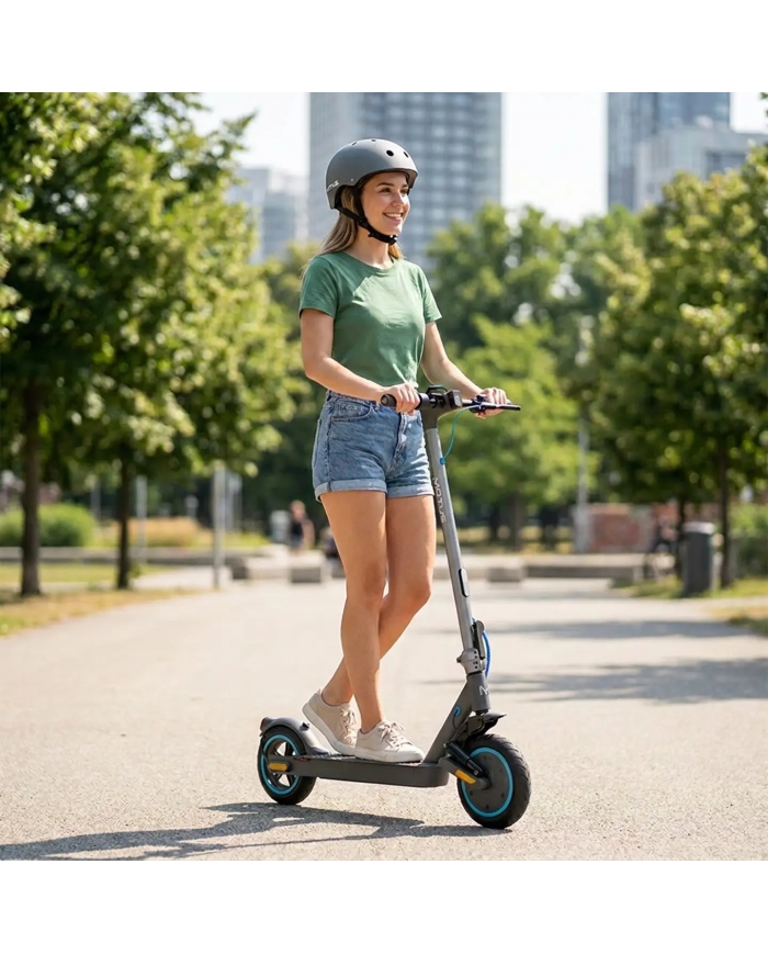 Regulowany kask MOTUS czarny na rower, hulajnogę elektryczną