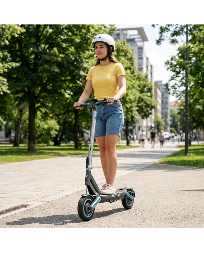 Regulowany kask MOTUS biały na rower, hulajnogę elektryczną