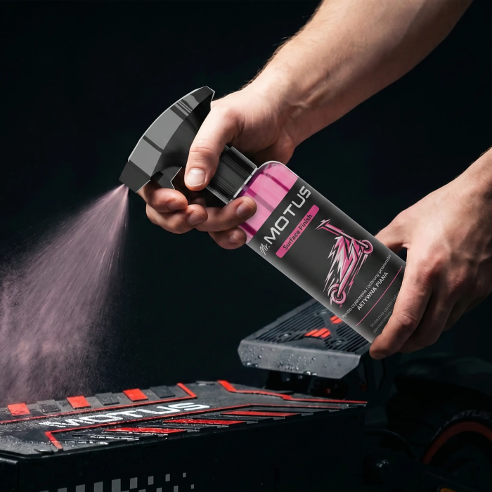 Płyn Mr.Motus Surface Finish - aktywna piana do czyszczenia hulajnogi